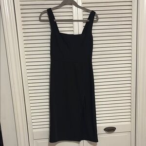 Aritzia Babaton
90s Slit Midi Dress